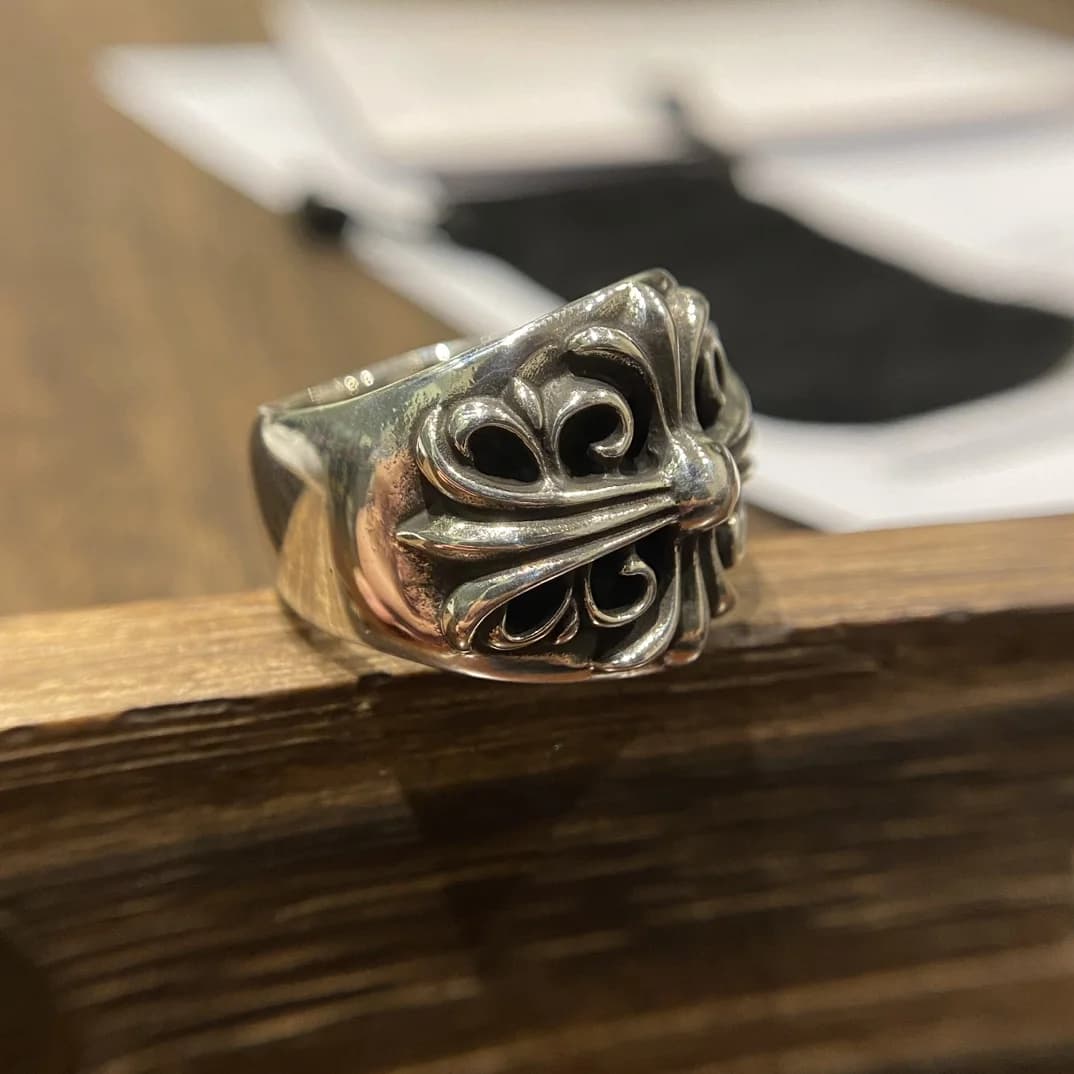 Кольцо Chrome Hearts Keeper из серебра 925 пробы с патиной, вид сбоку
