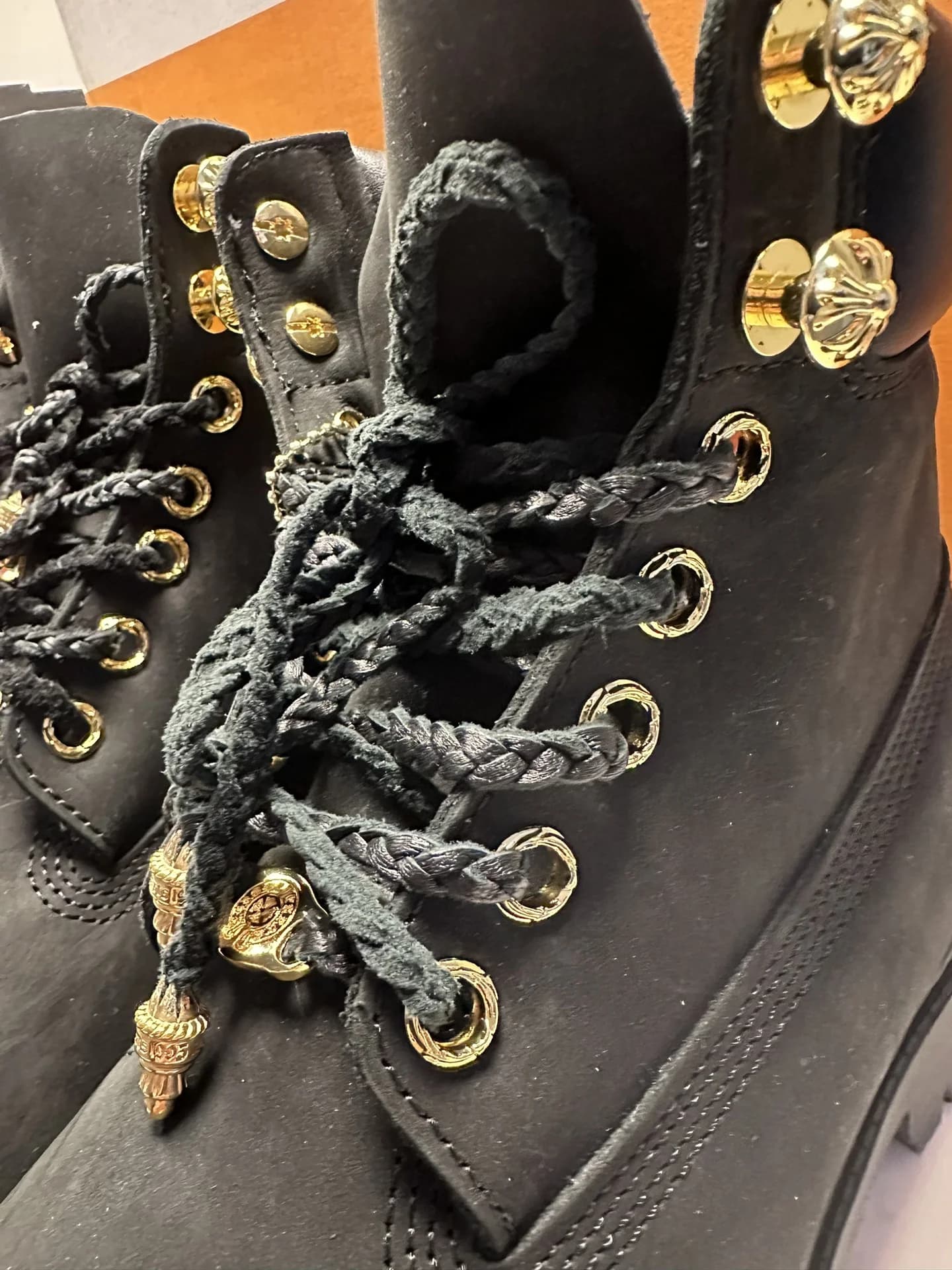 Ботинки Chrome Hearts x Timberland детали шнуровки и фурнитуры