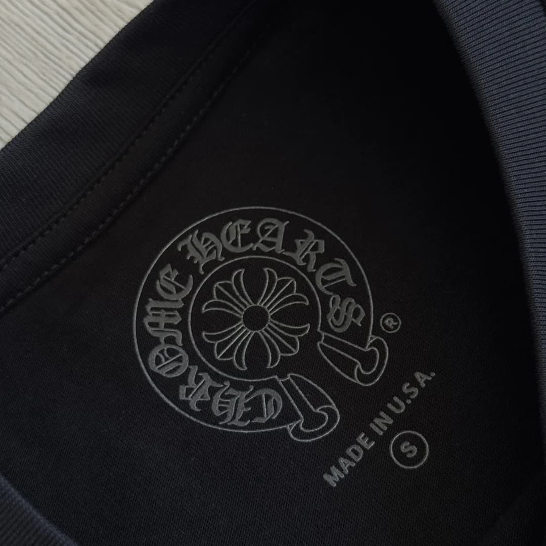 Внутренний принт на горловине с логотипом Chrome Hearts и размером S
