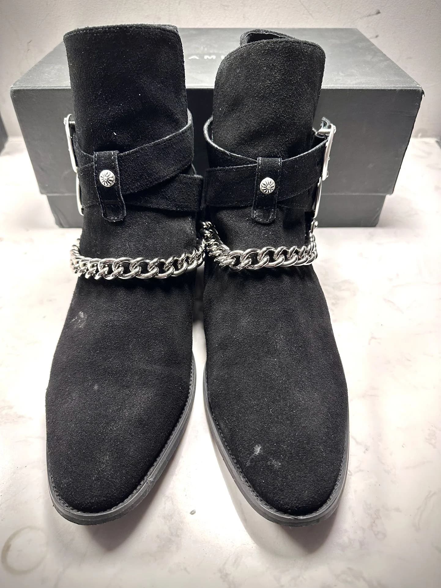 Черные замшевые ботинки Chrome Hearts, вид спереди