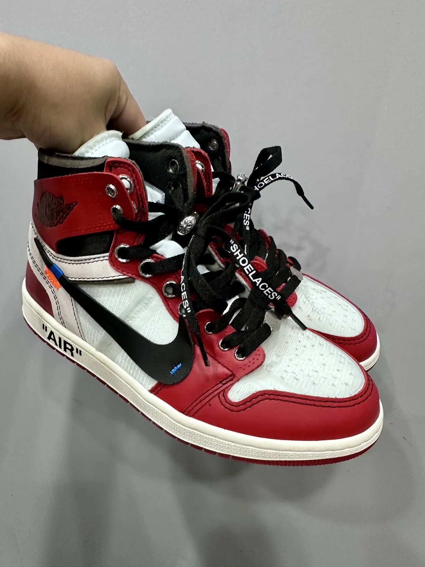 Кроссовки Chrome Hearts x Nike Air Jordan 1 Retro x Off-White Chicago, вид сбоку