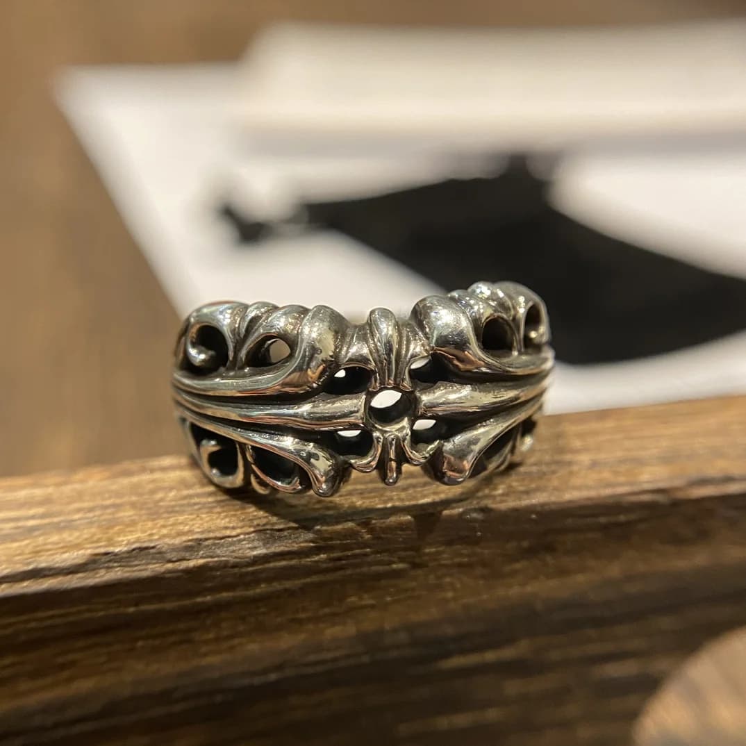 Массивное серебряное кольцо Chrome Hearts K&T с рельефным резным узором