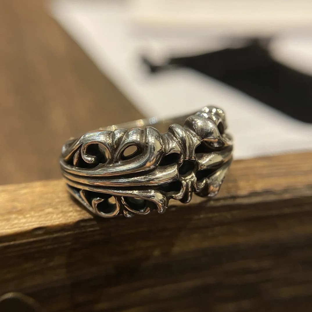 Фактурное серебряное кольцо Chrome Hearts K&T, вид сбоку