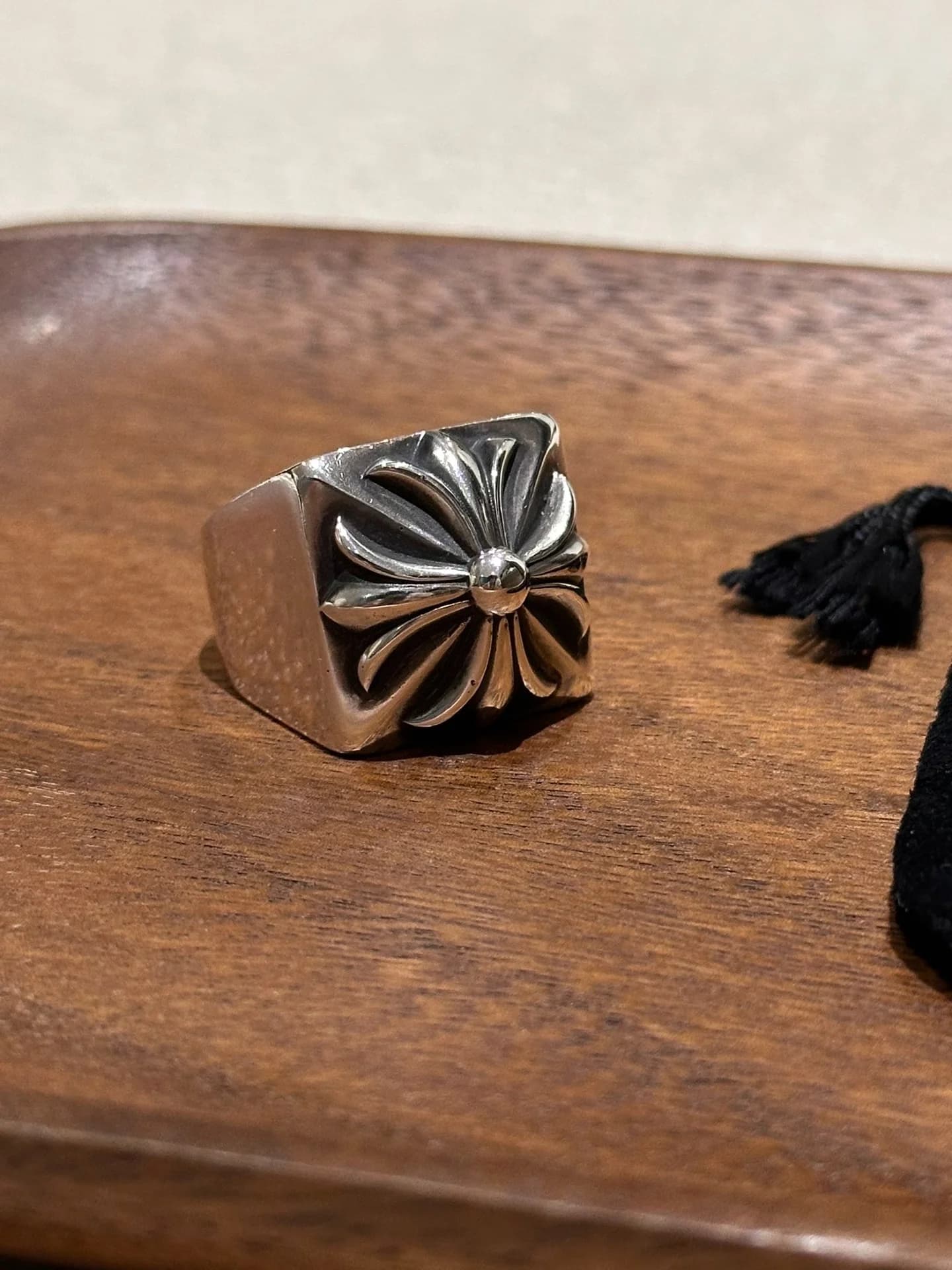 Серебряное кольцо Chrome Hearts с объемным крестом в форме пирамиды