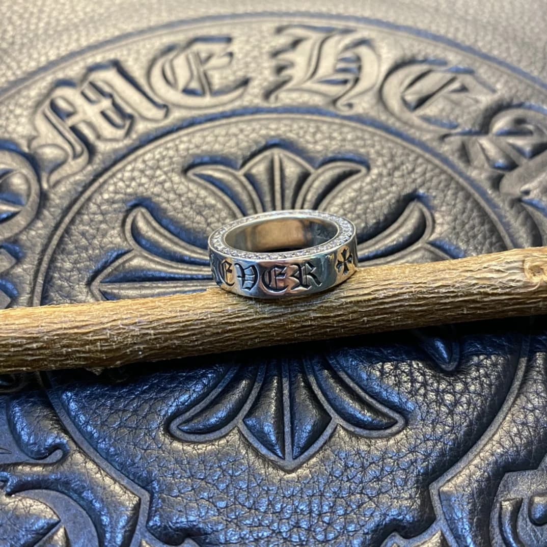 Кольцо Chrome Hearts Forever на декоративной ветви