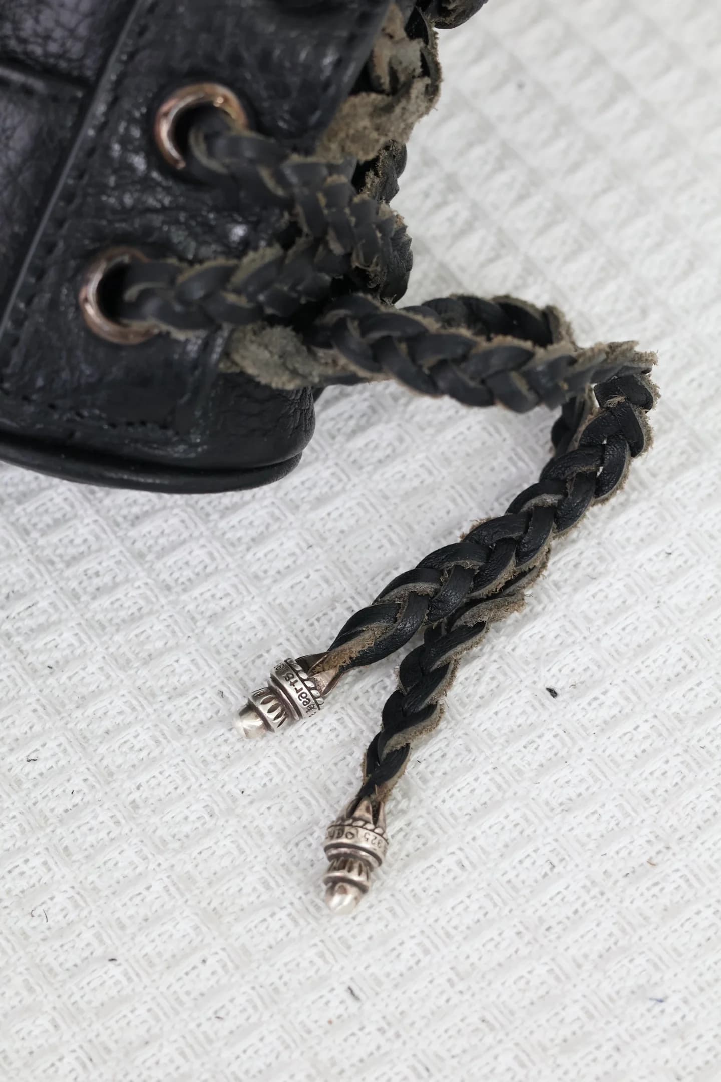 Кожаная боковая шнуровка с серебряными металлическими наконечниками