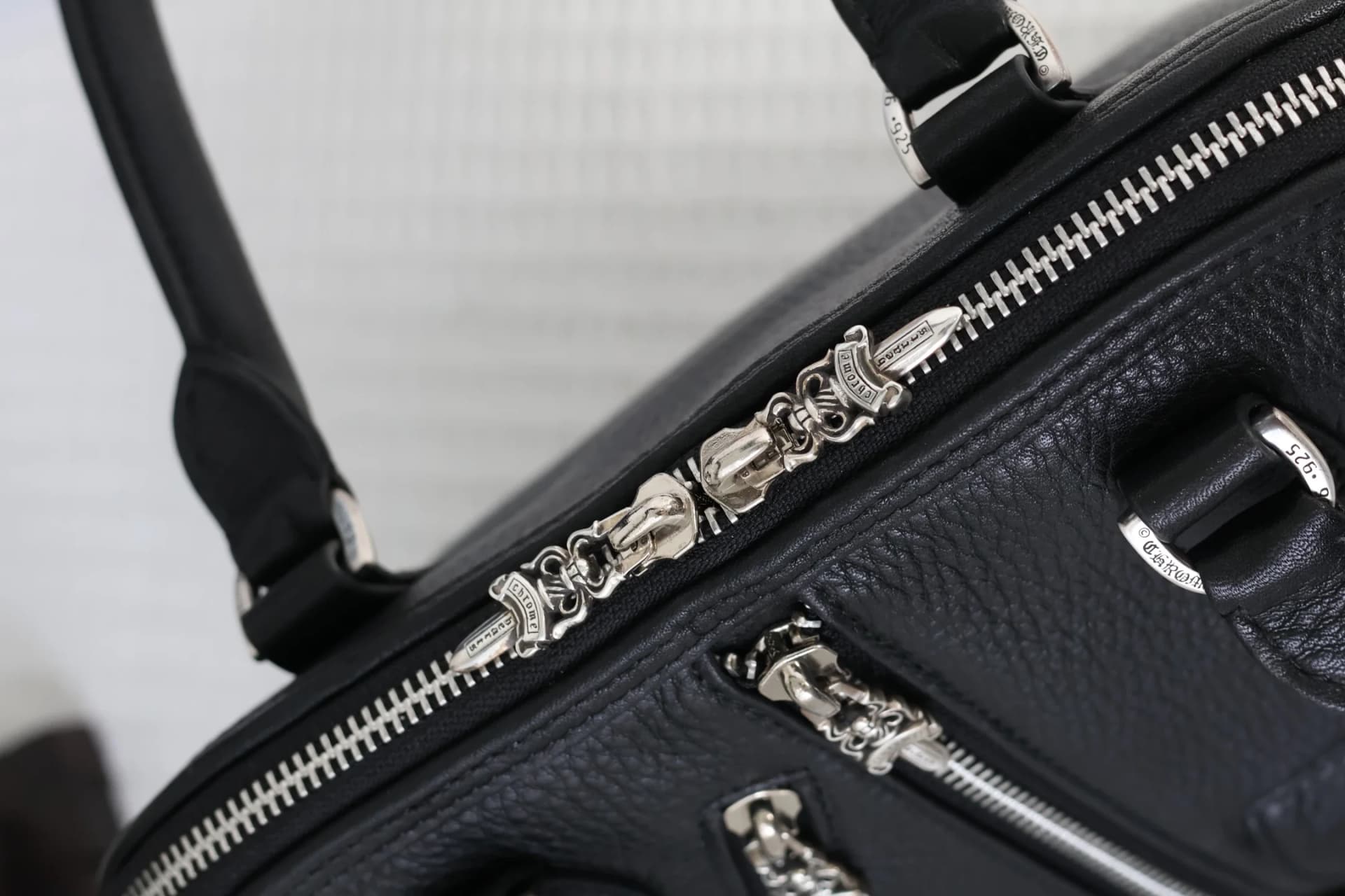 Молния сумки Chrome Hearts с пуллерами в виде кинжалов Dagger из серебра 925