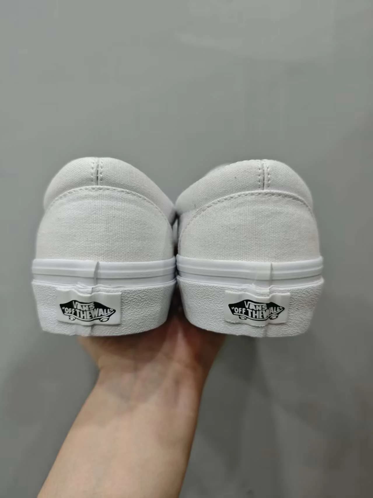 Задняя часть подошвы кед Chrome Hearts x Vans с логотипом Off The Wall