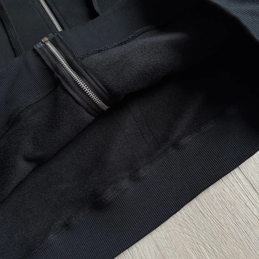Нижний край и внутренняя отделка худи Chrome Hearts
