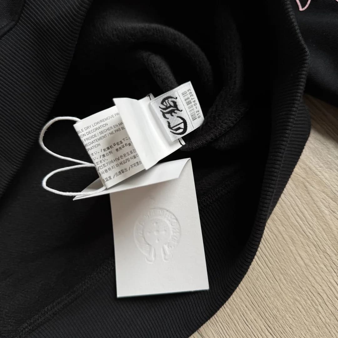 Внутренние бирки и ярлыки худи Chrome Hearts