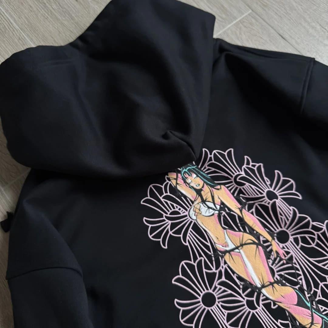Деталь капюшона и принта на спине худи Chrome Hearts