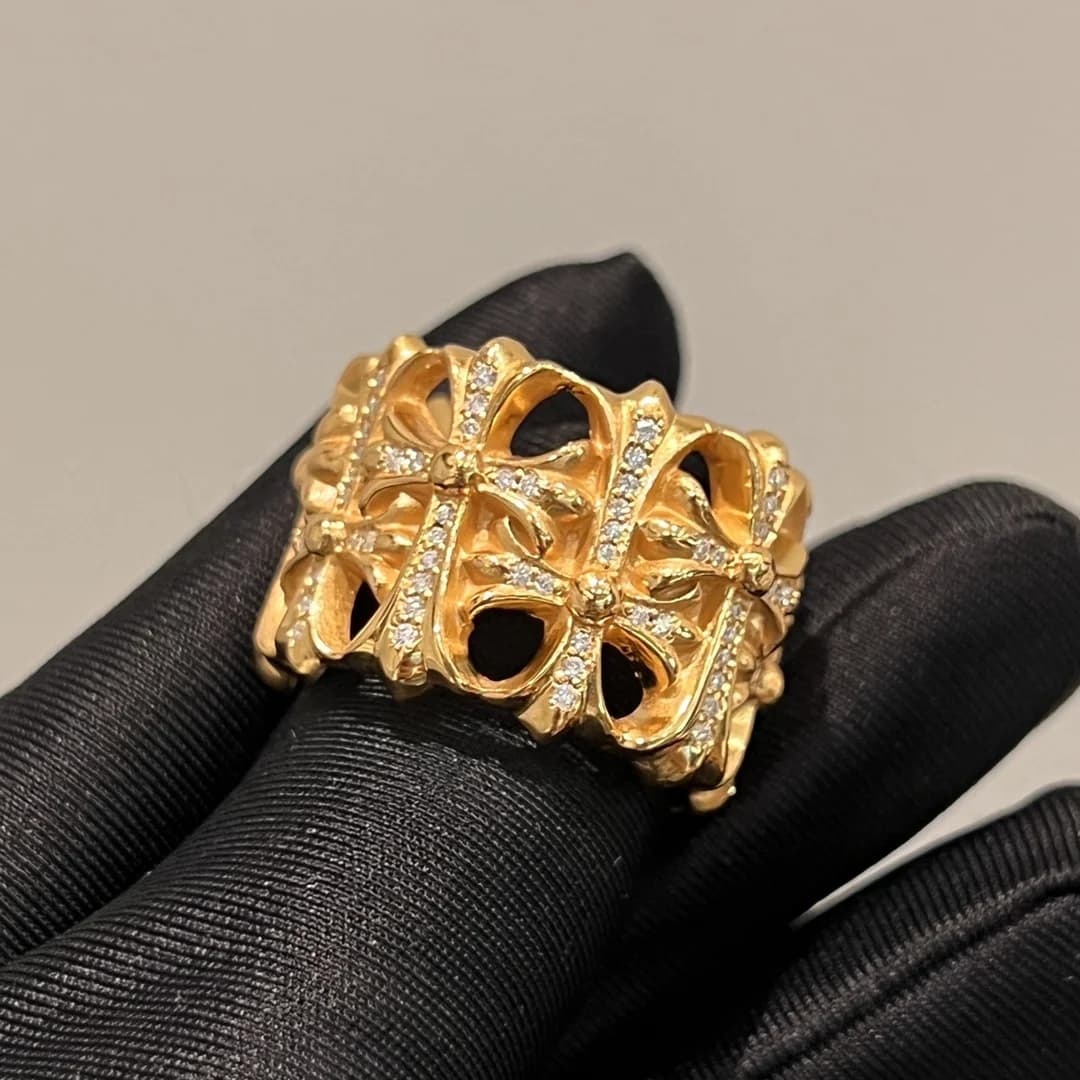 Chrome Hearts Cemetery кольцо с ажурным дизайном, крупный план