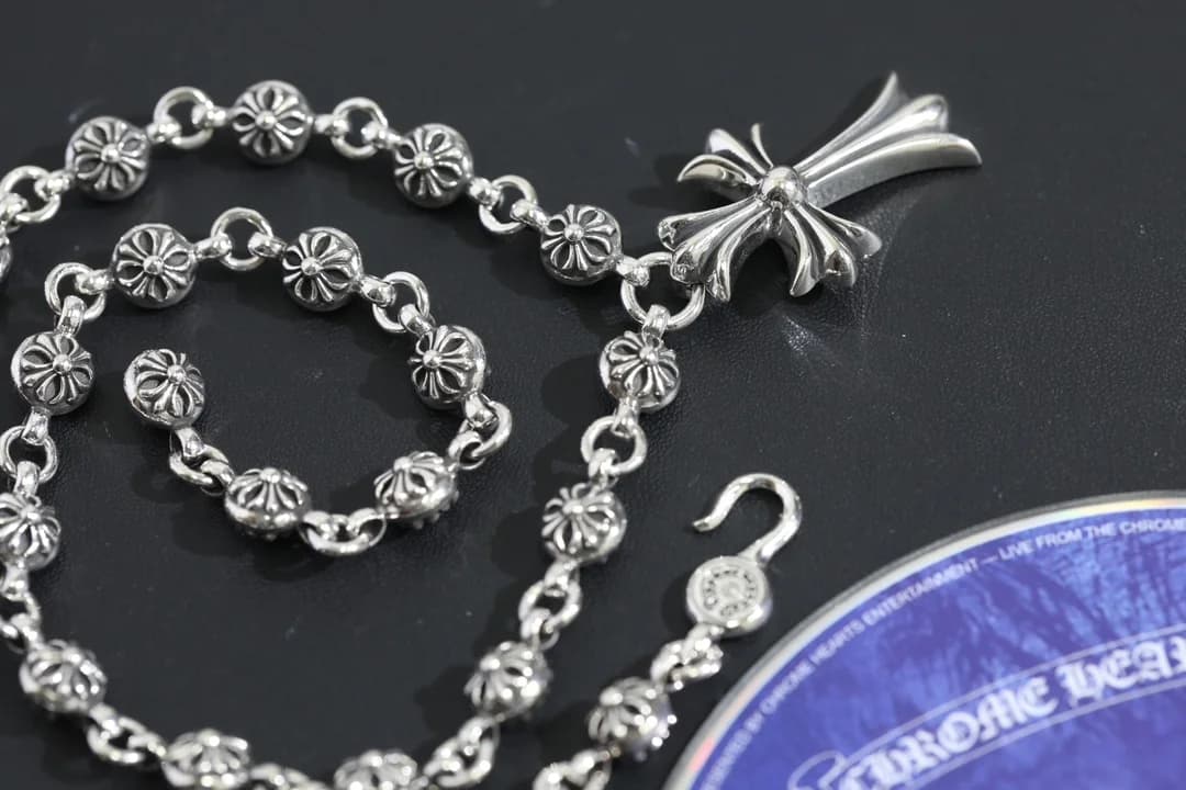 Звенья цепи Cross Ball и подвеска-крест Chrome Hearts