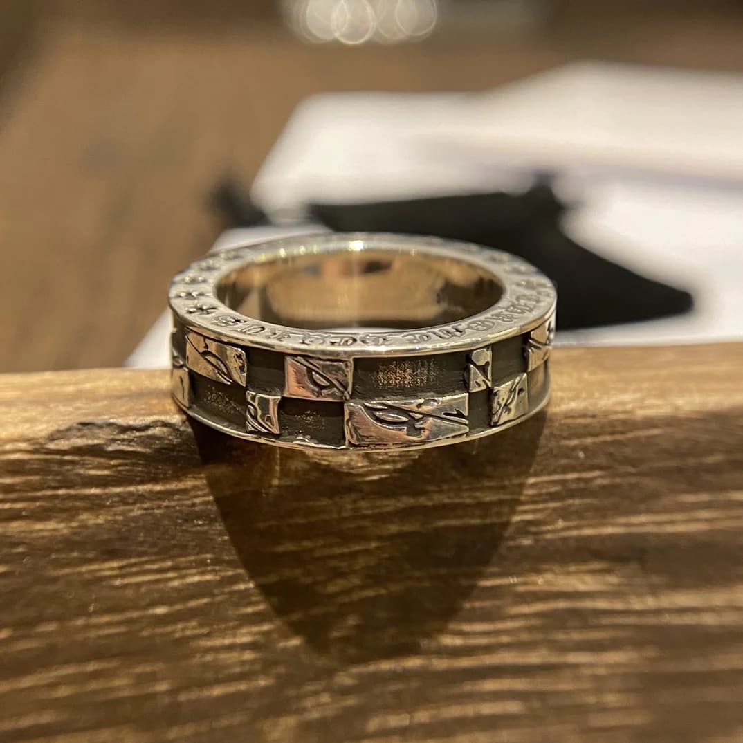 Серебряное кольцо Chrome Hearts Matty Boy 6mm крупным планом