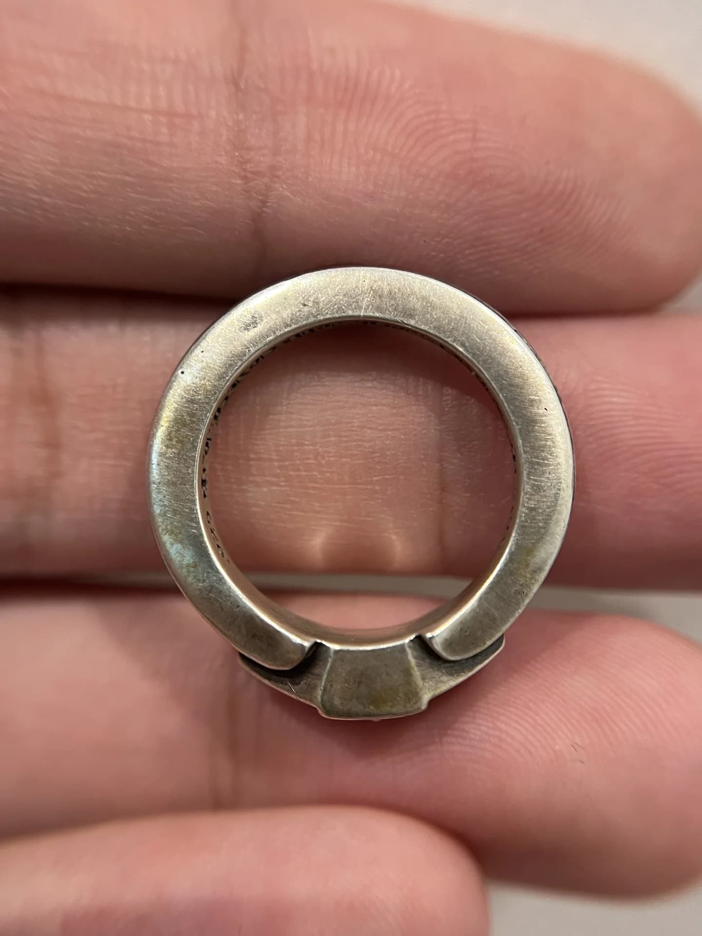 Профиль и форма серебряного кольца Chrome Hearts