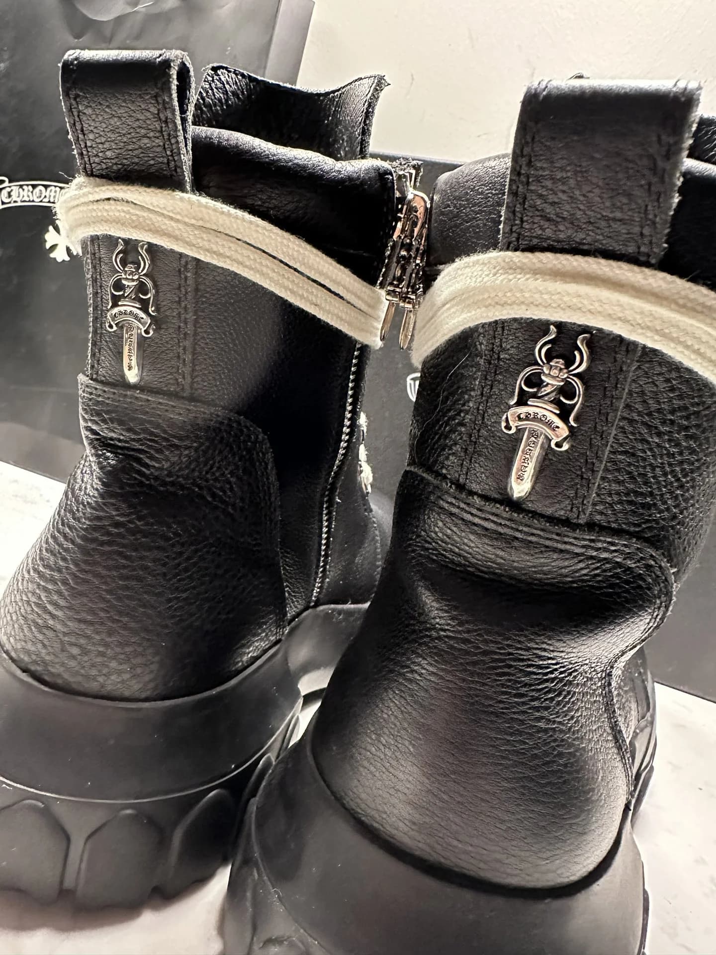 Задняя часть ботинок Chrome Hearts x Rick Owens Bozo Tractor с серебряным декором