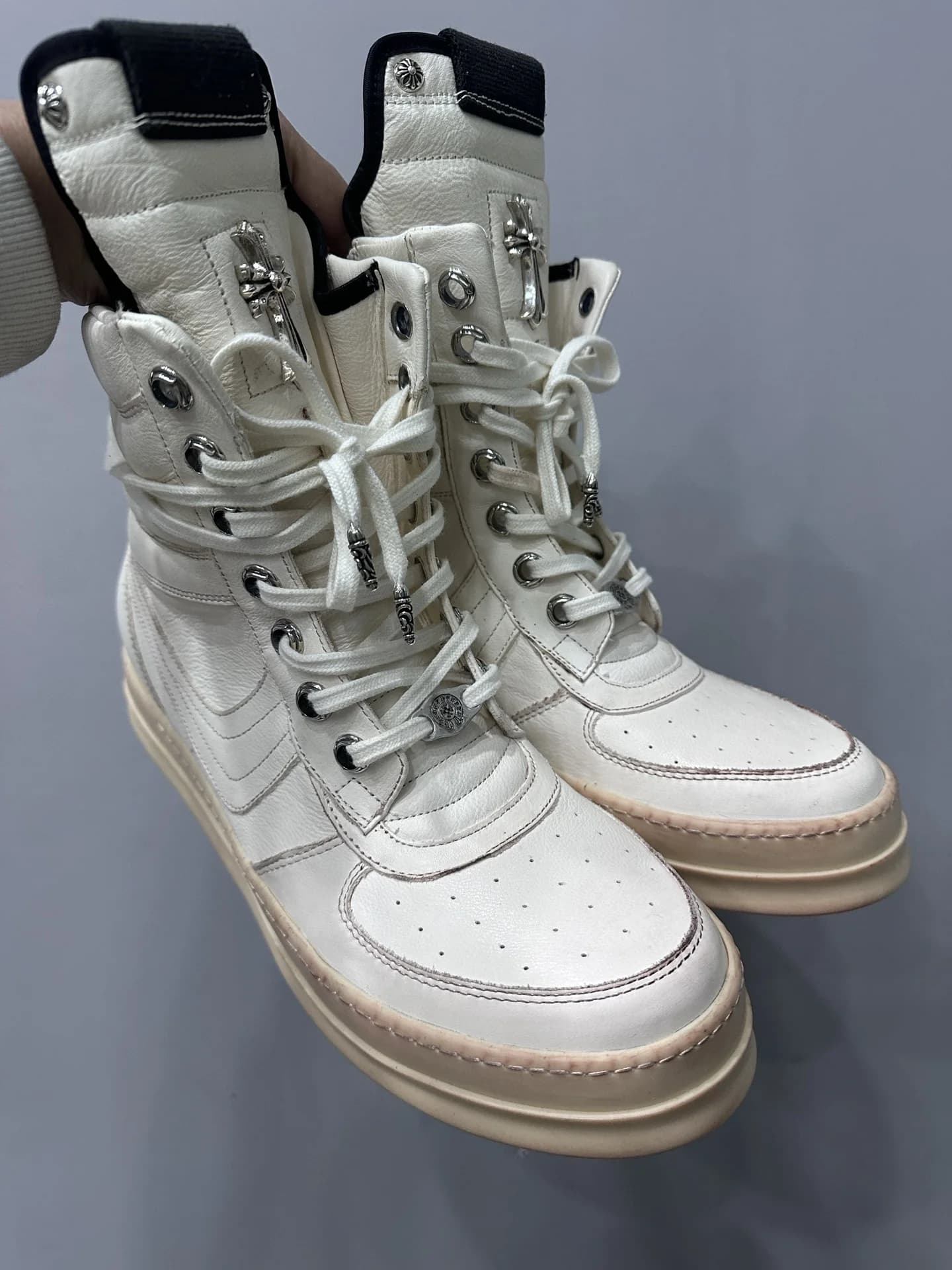 Высокие белые кеды Chrome Hearts x Rick Owens Geobasket из кожи с серебряной фурнитурой