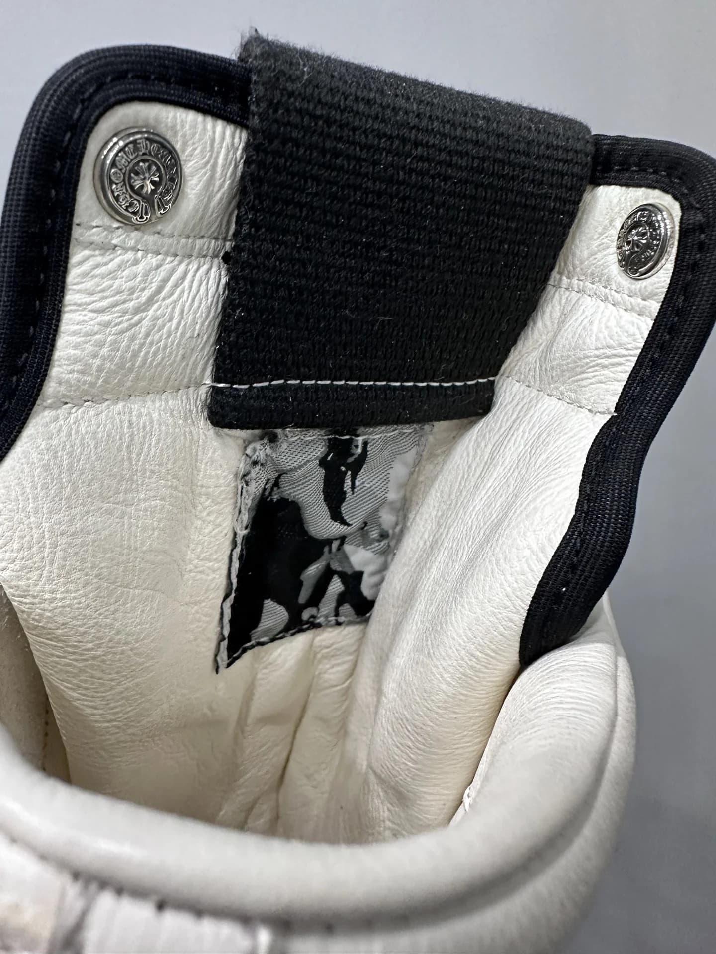 Внутренняя отделка и ярлык кед Chrome Hearts x Rick Owens Geobasket