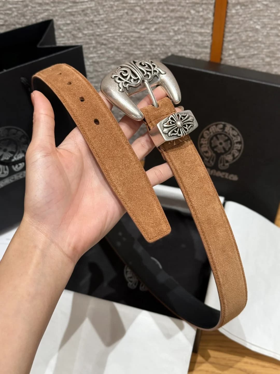 Замшевый ремень Chrome Hearts с пряжкой и шлёвкой с крестом
