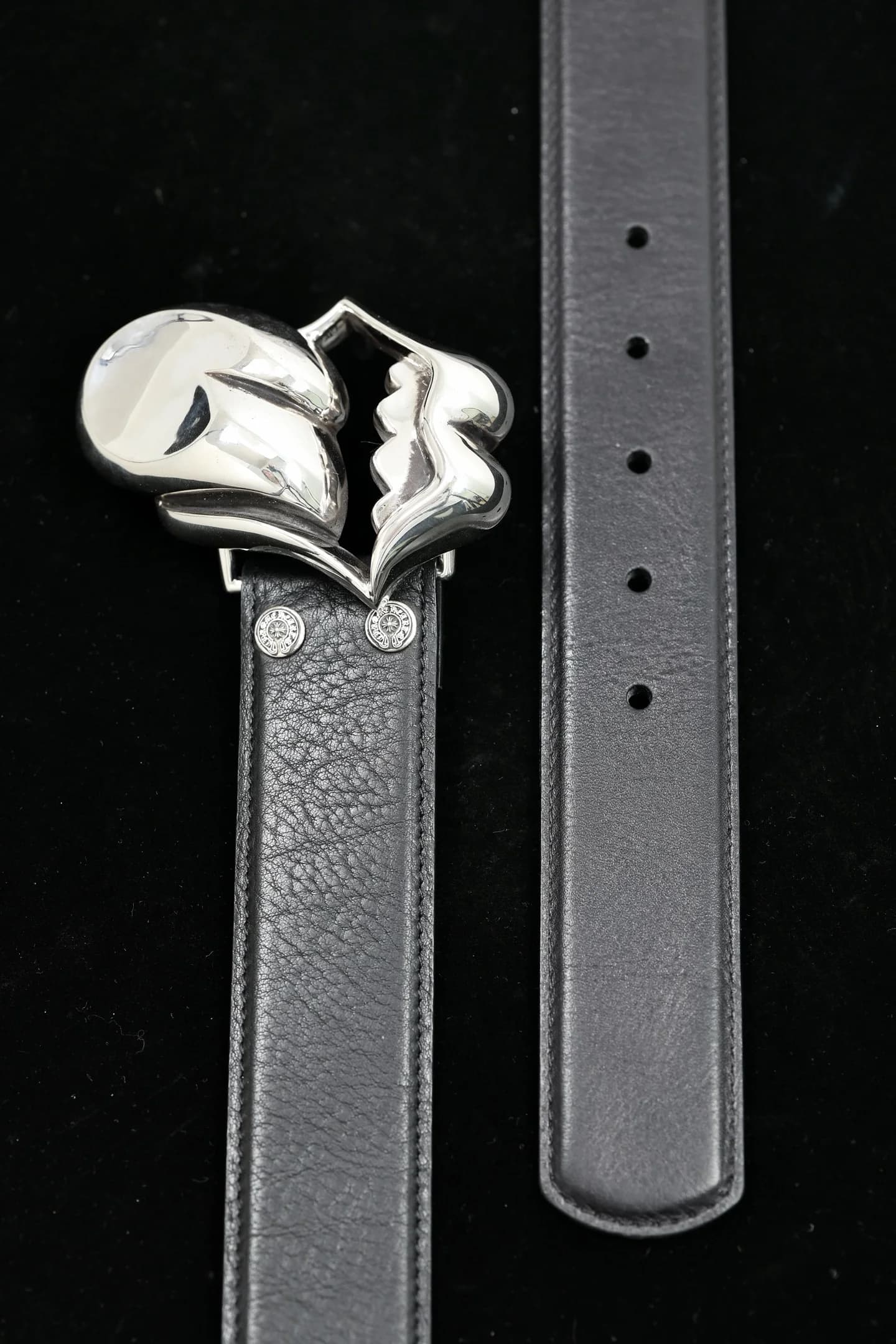 Черный кожаный ремень Chrome Hearts с серебряной пряжкой Lips and Tongue