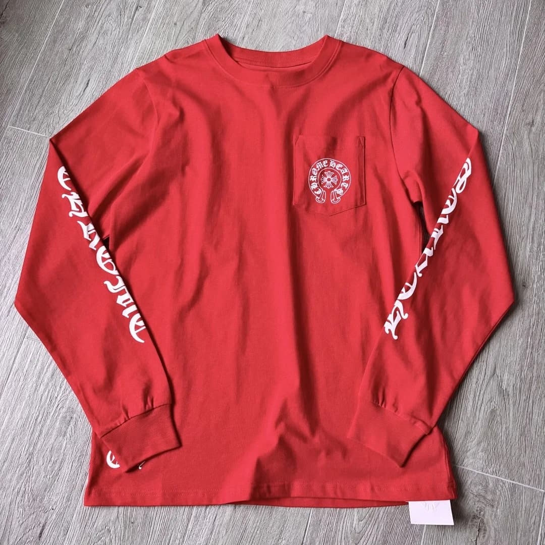 Красный лонгслив Chrome Hearts, вид спереди