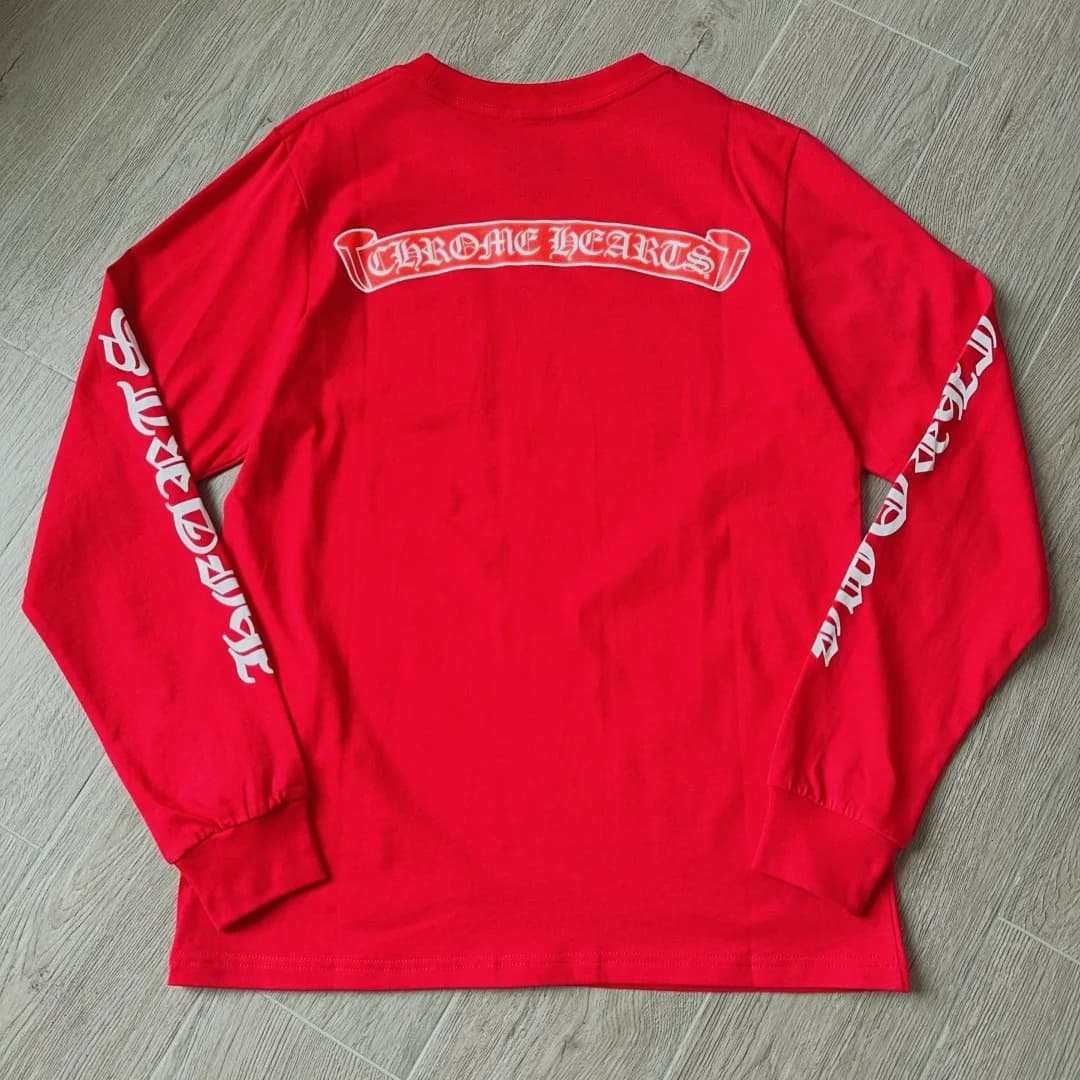 Красный лонгслив Chrome Hearts, вид со спины