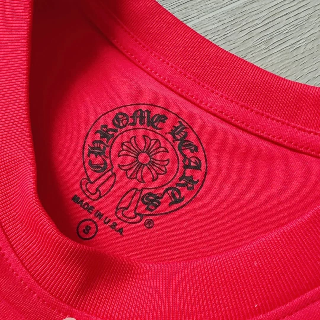 Внутренний принт на горловине лонгслива Chrome Hearts