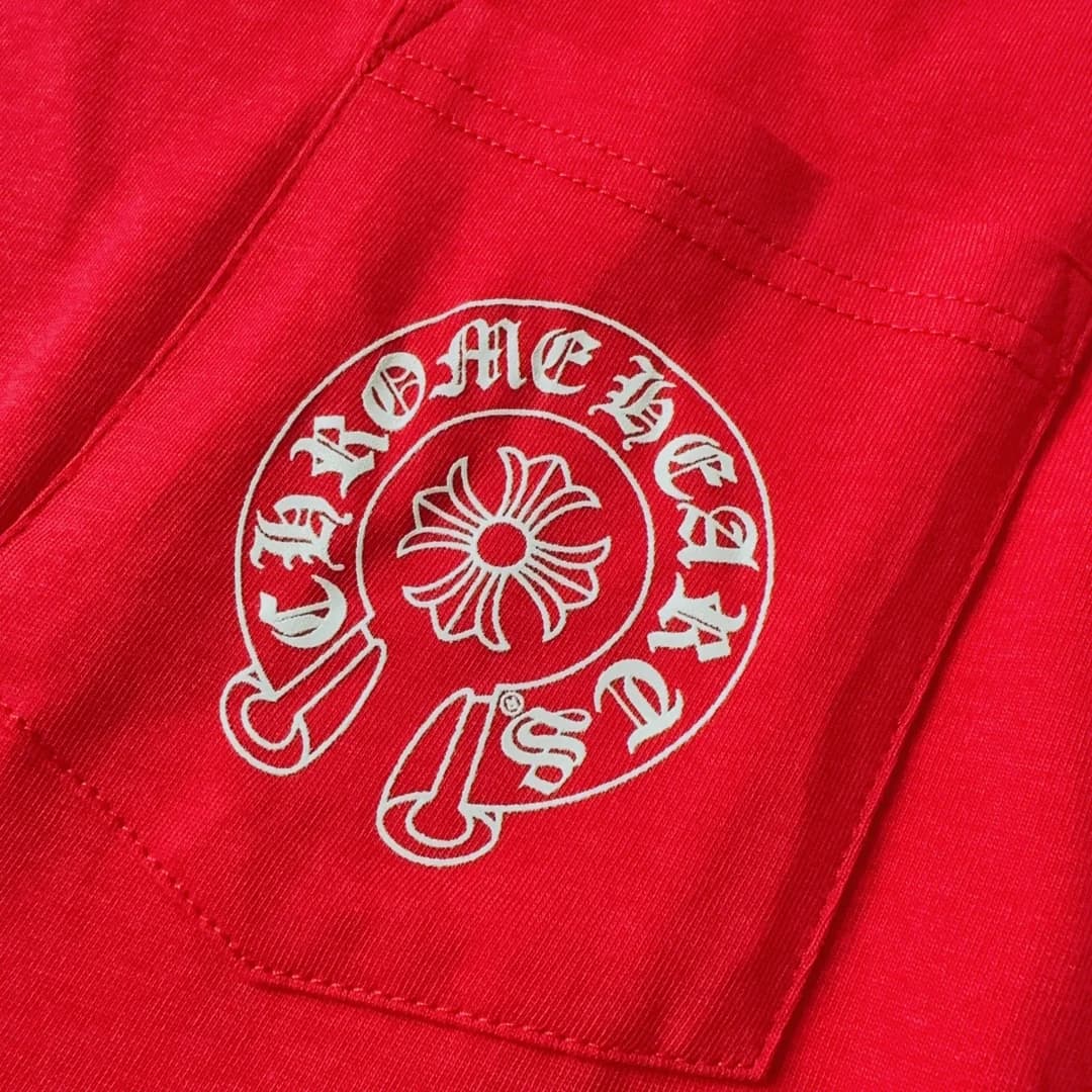 Принт на нагрудном кармане лонгслива Chrome Hearts