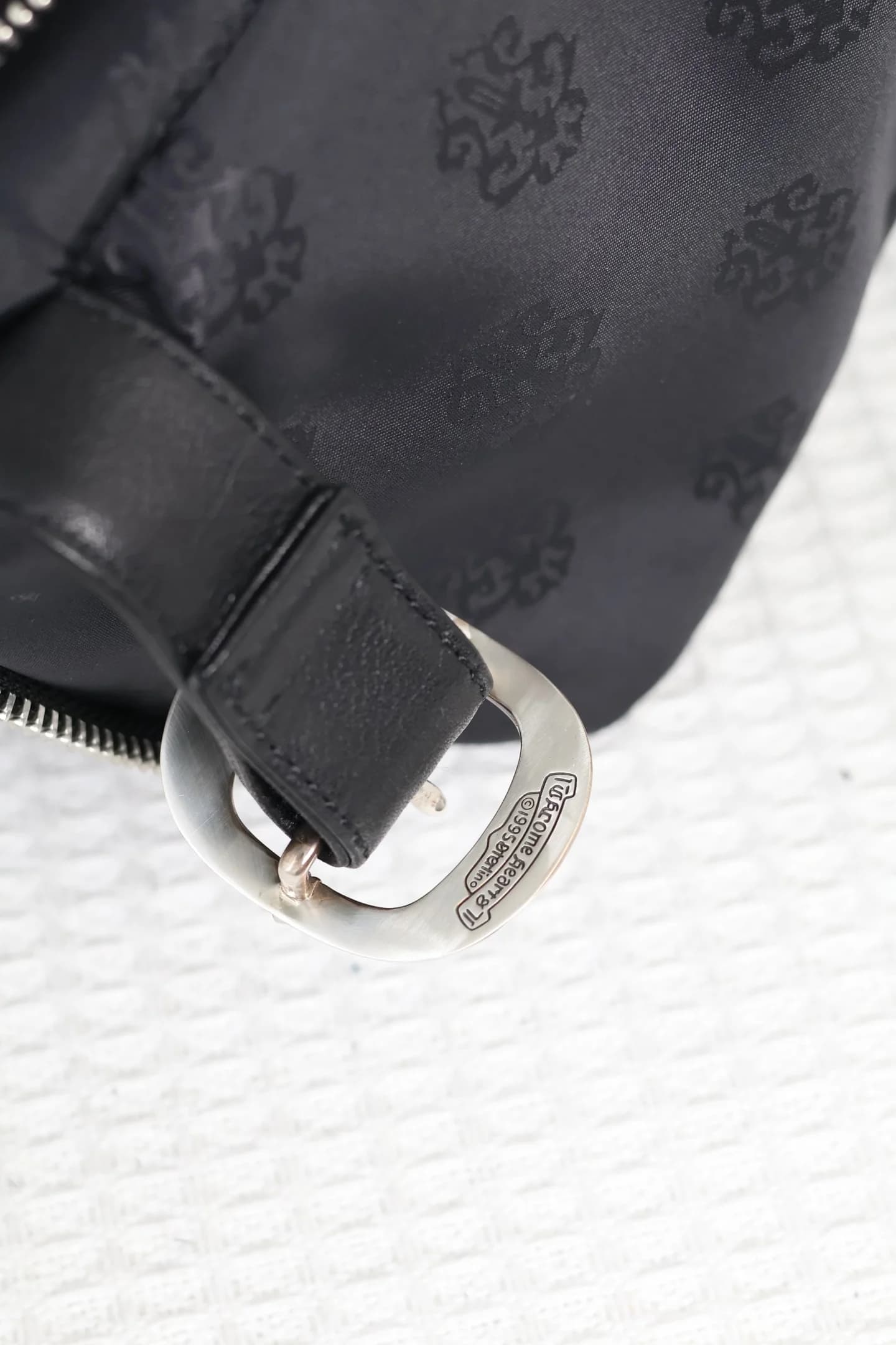 Деталь крепления плечевого ремня с серебряным кольцом Chrome Hearts