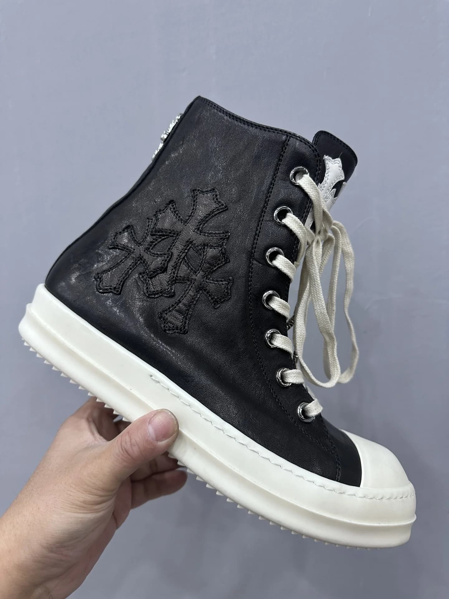 Высокие кеды Chrome Hearts x Rick Owens, вид сбоку