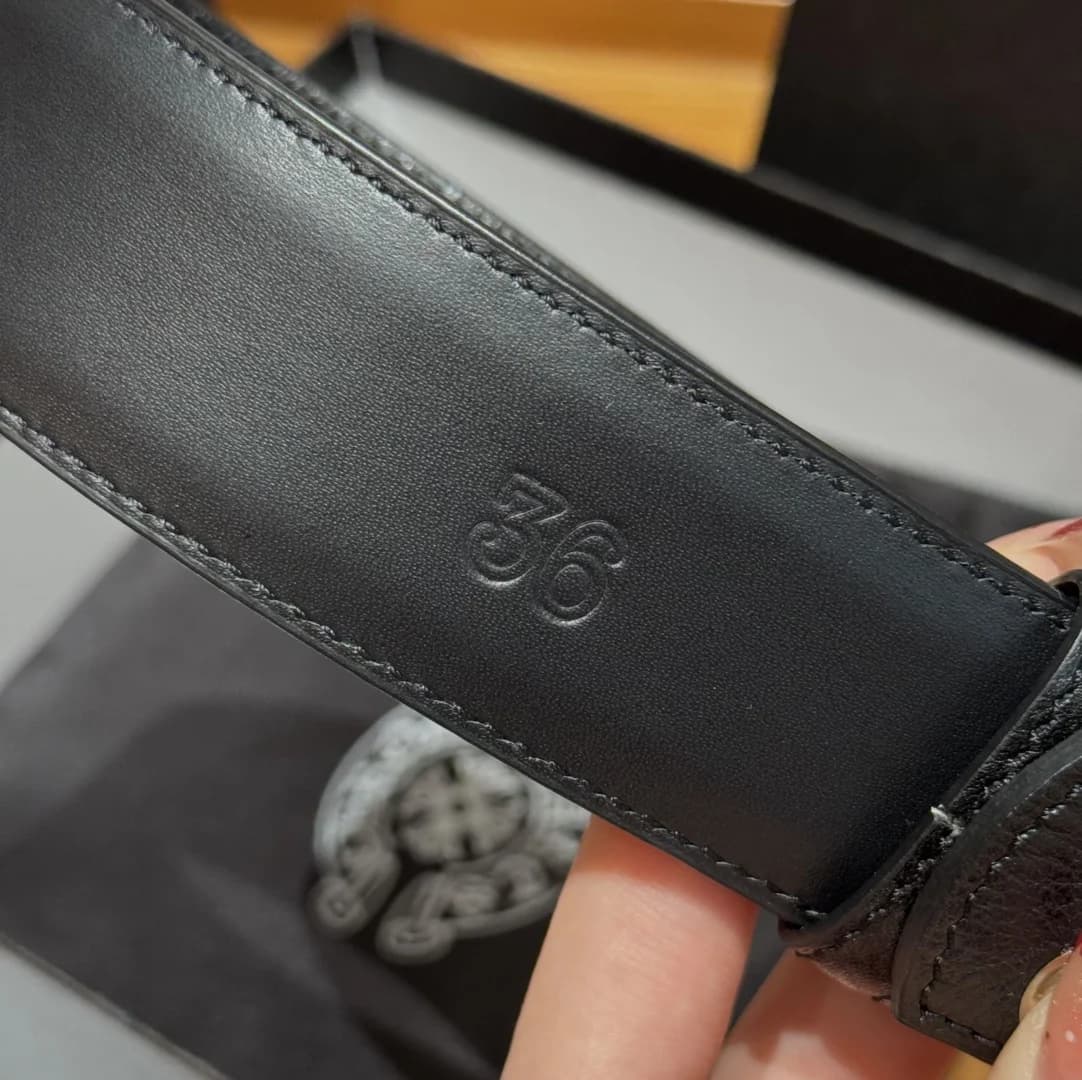 Тиснение размера 36 на внутренней стороне ремня Chrome Hearts