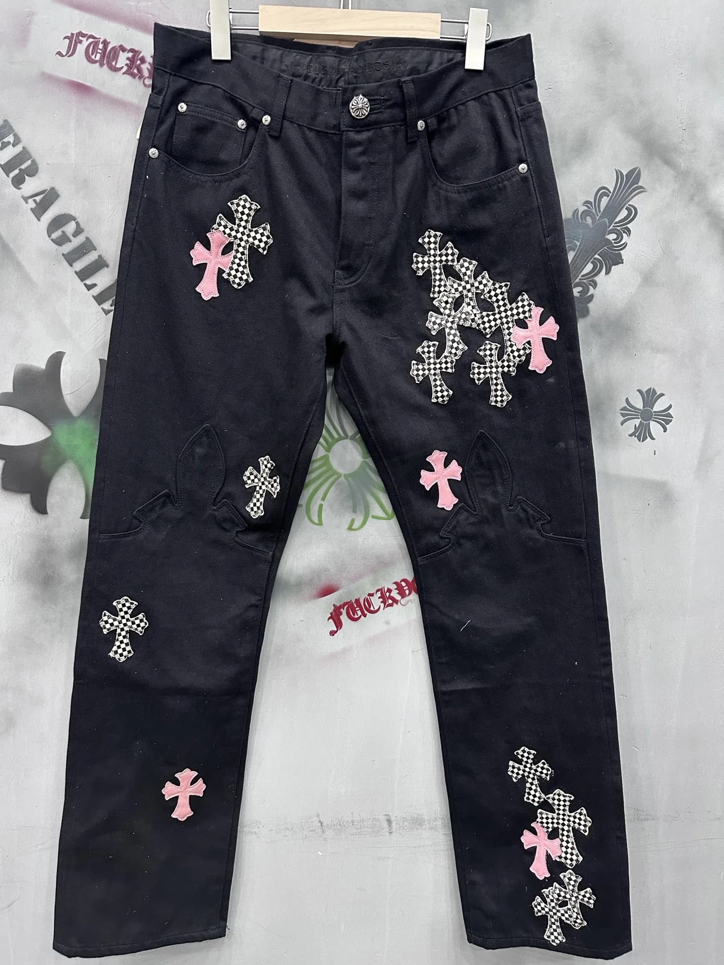 Джинсы Chrome Hearts с нашивками