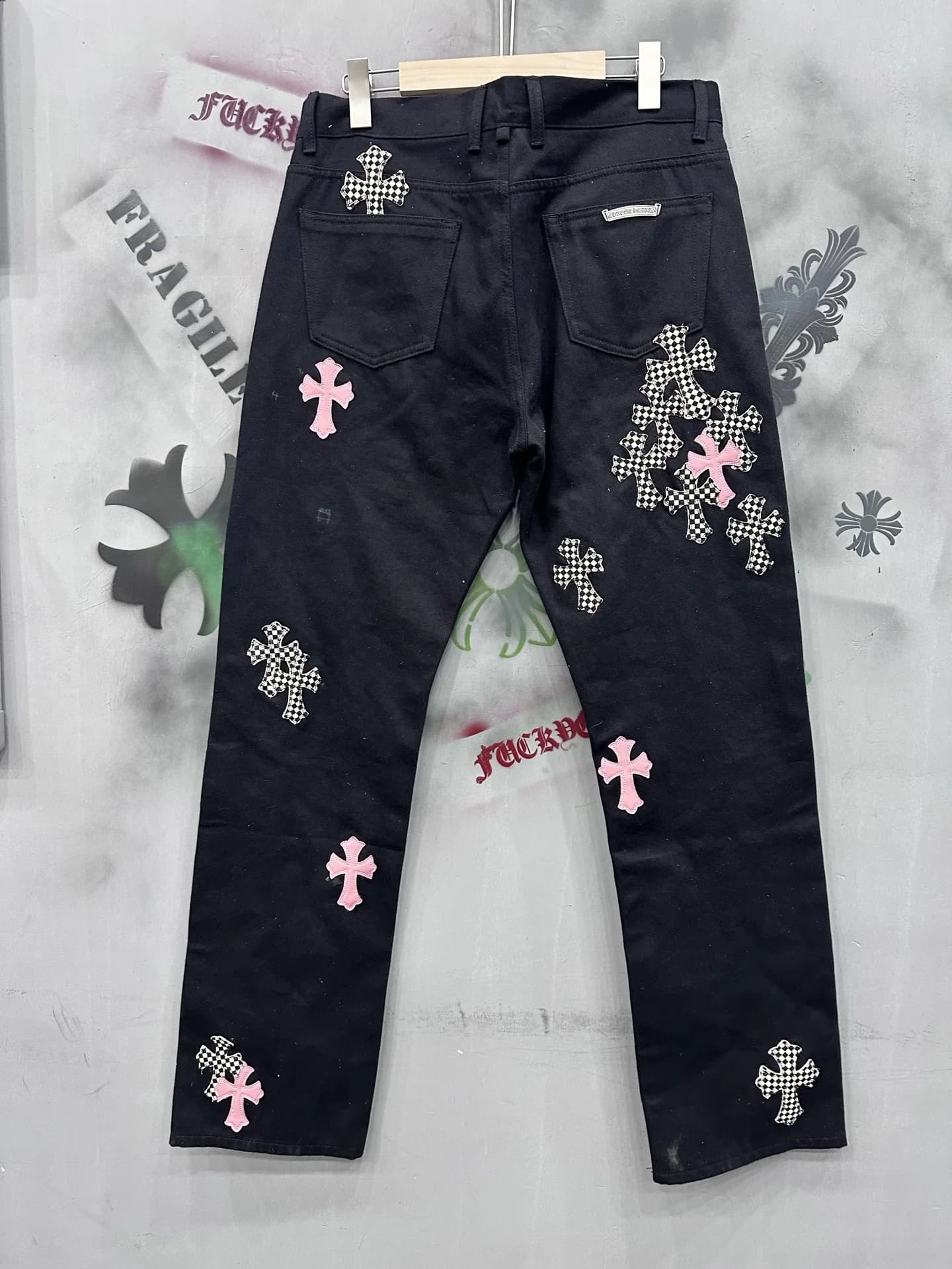 Джинсы Chrome Hearts с нашивками