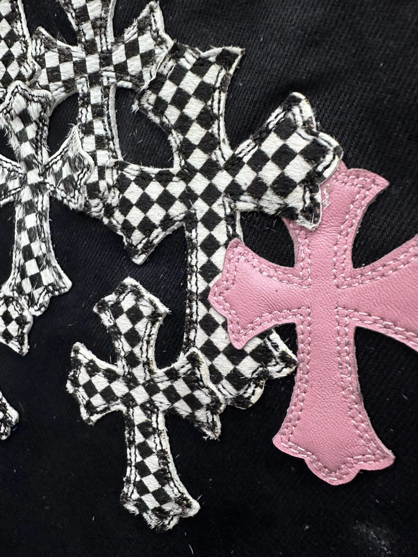 Джинсы Chrome Hearts с нашивками