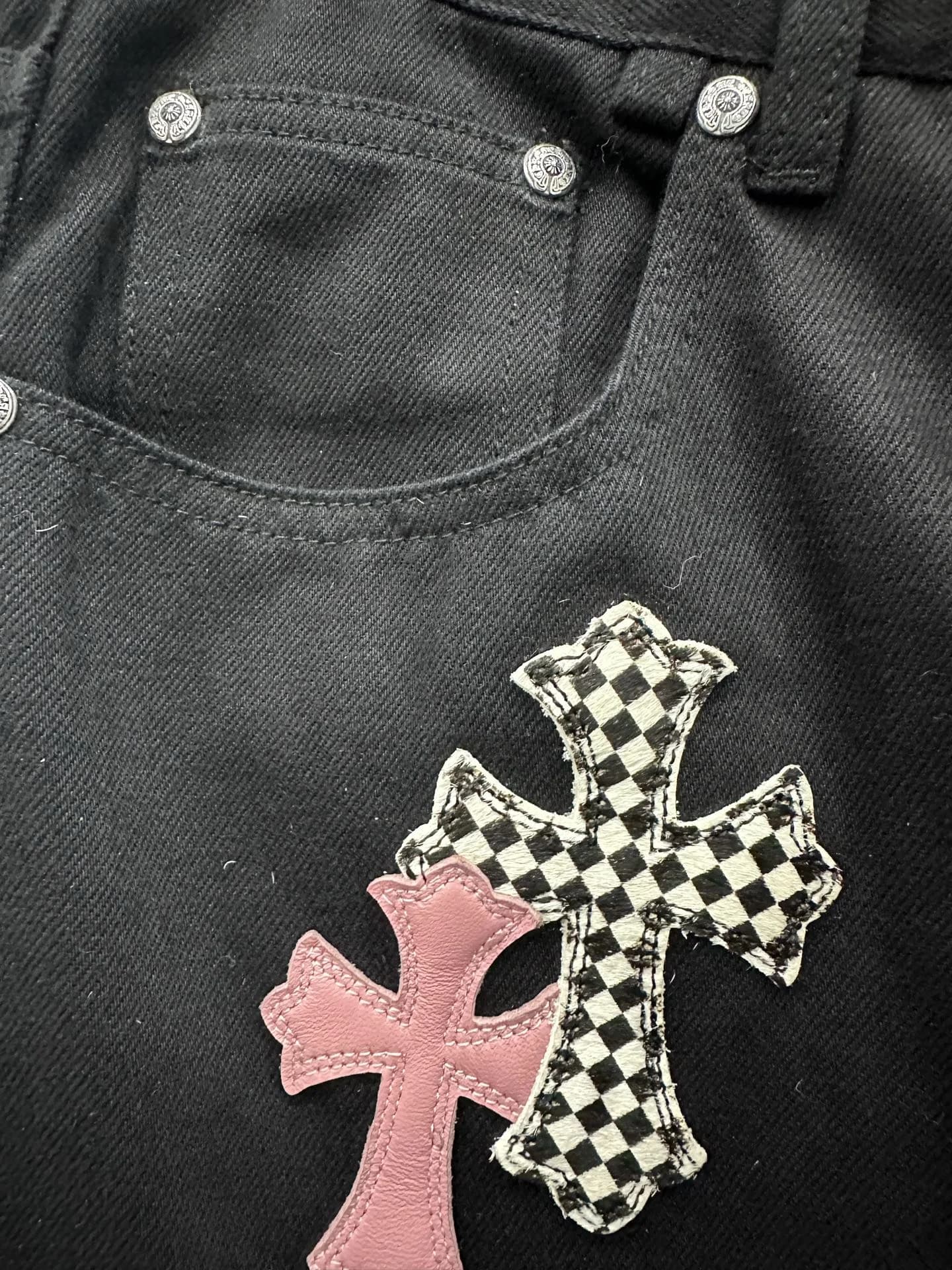 Джинсы Chrome Hearts с нашивками