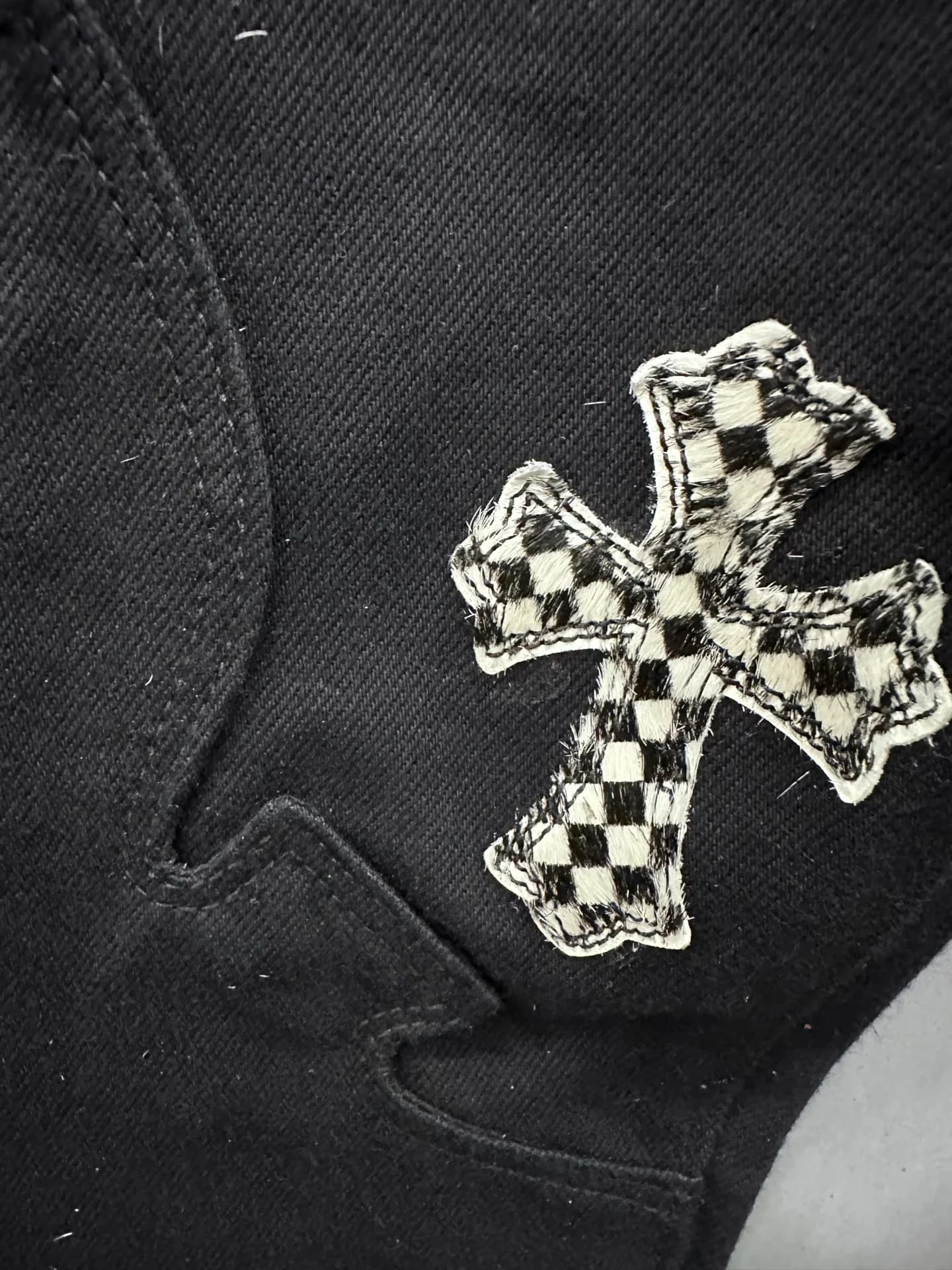 Джинсы Chrome Hearts с нашивками