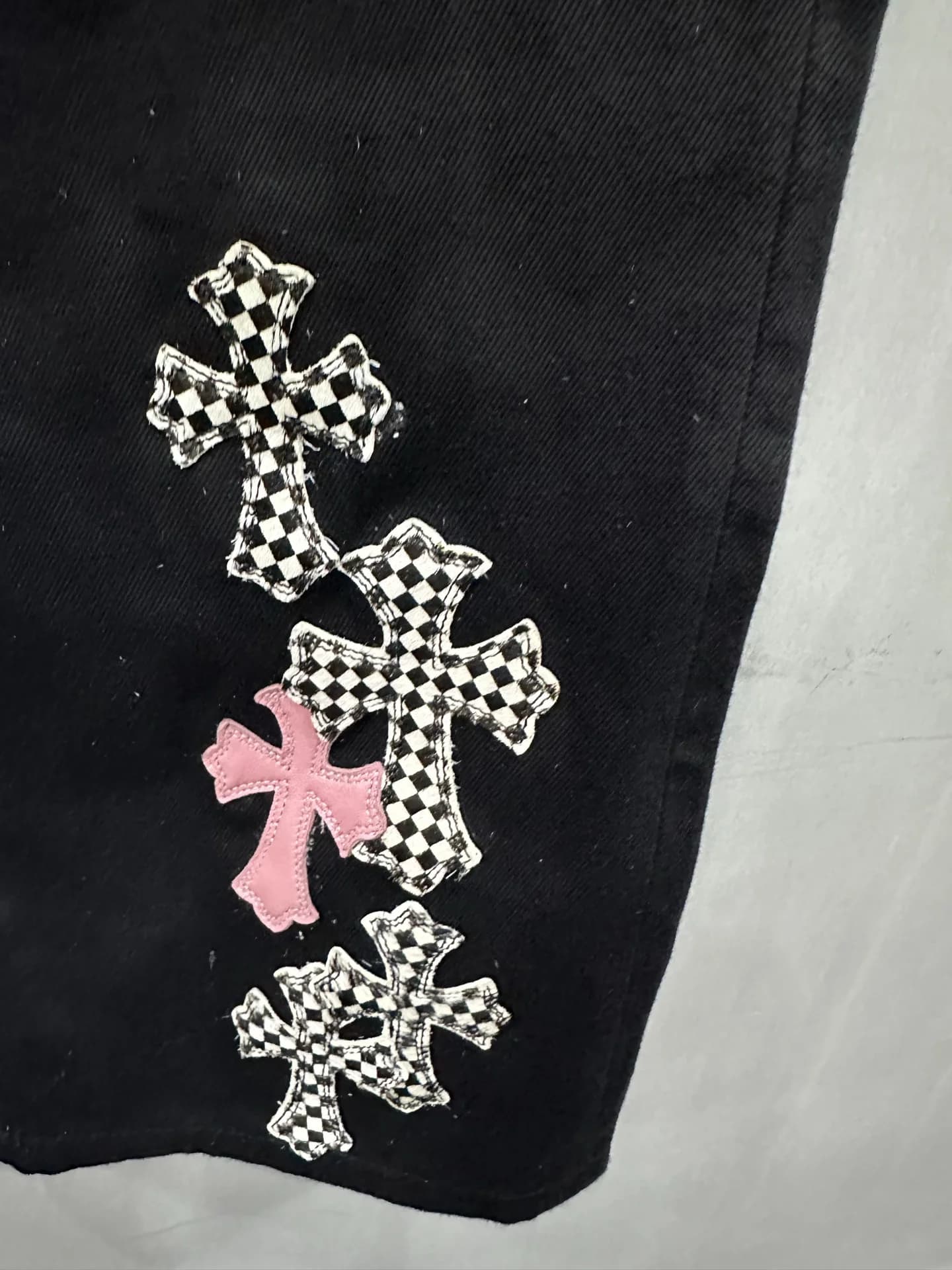 Джинсы Chrome Hearts с нашивками