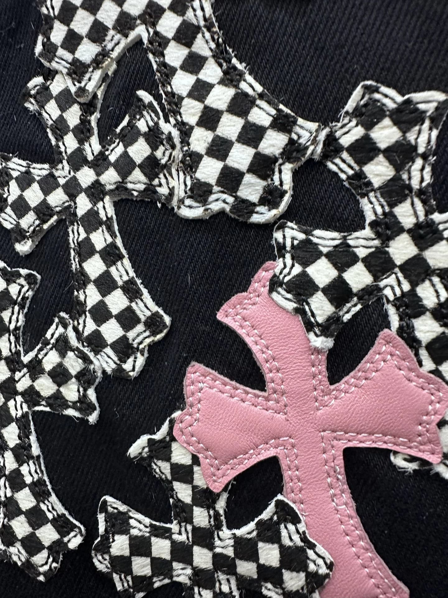 Джинсы Chrome Hearts с нашивками
