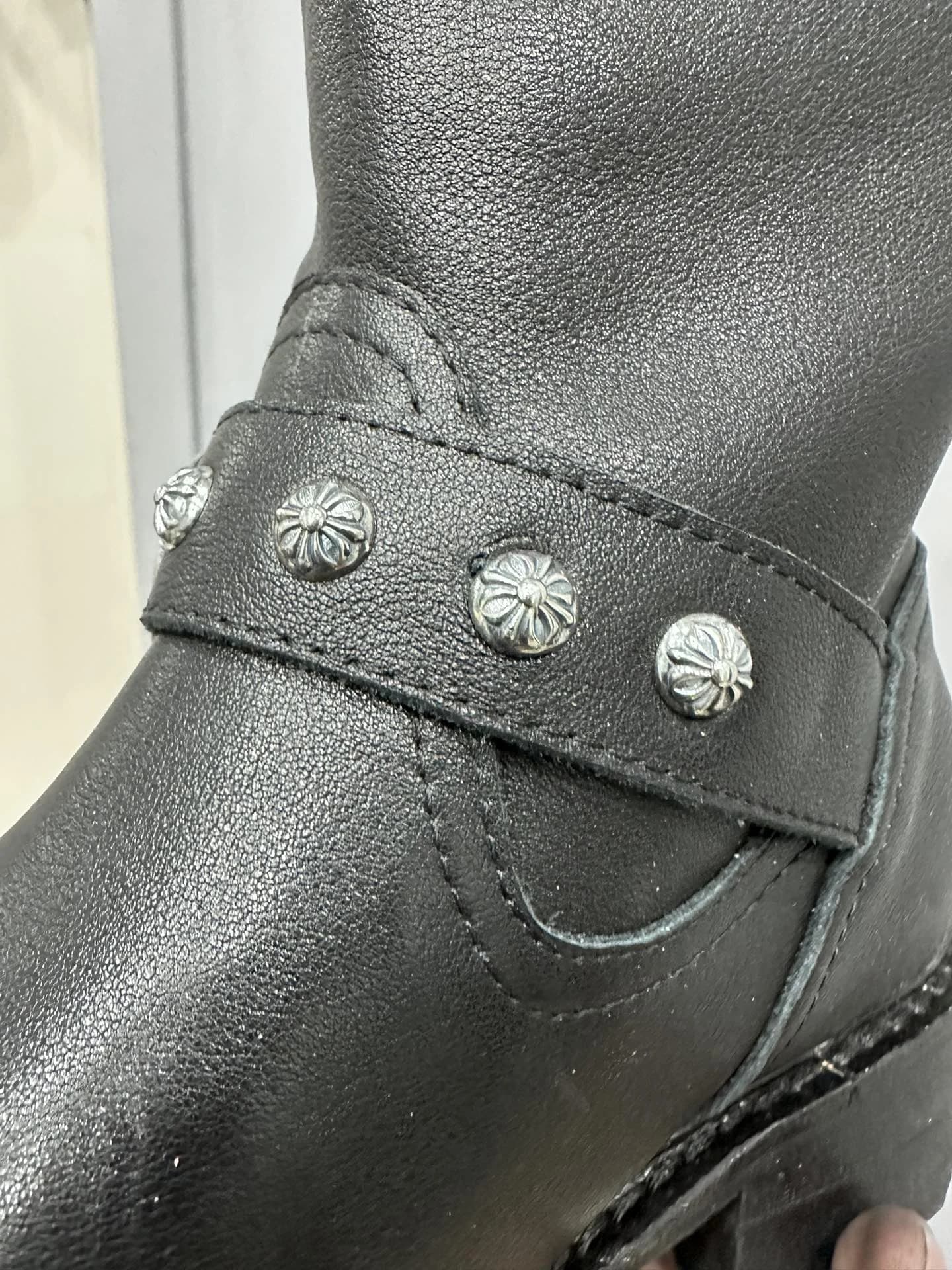 Ремешок с заклепками на сапогах Chrome Hearts x Wesco
