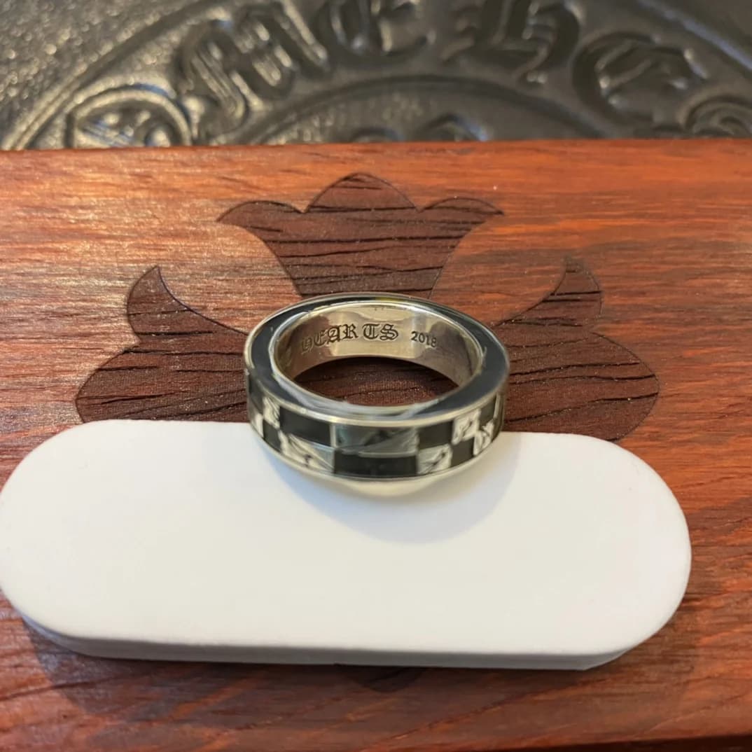 Узор и внутренняя гравировка кольца Chrome Hearts Matty Boy 6mm