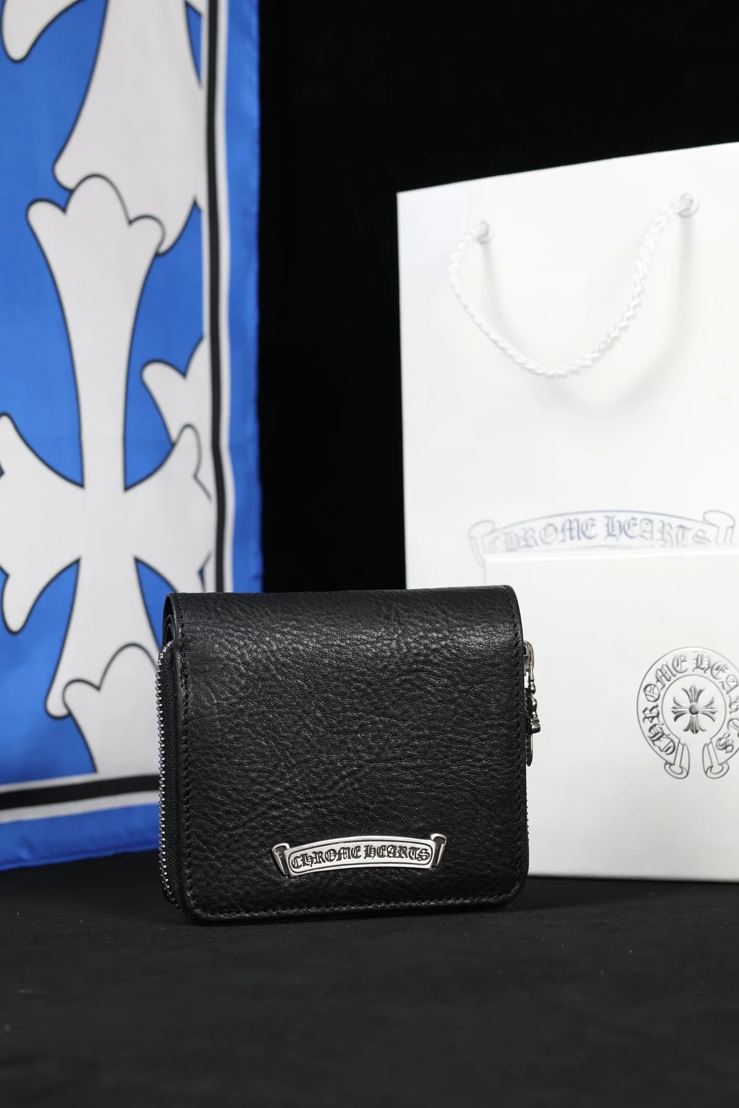 Кожаный кошелек Chrome Hearts черного цвета, вид спереди