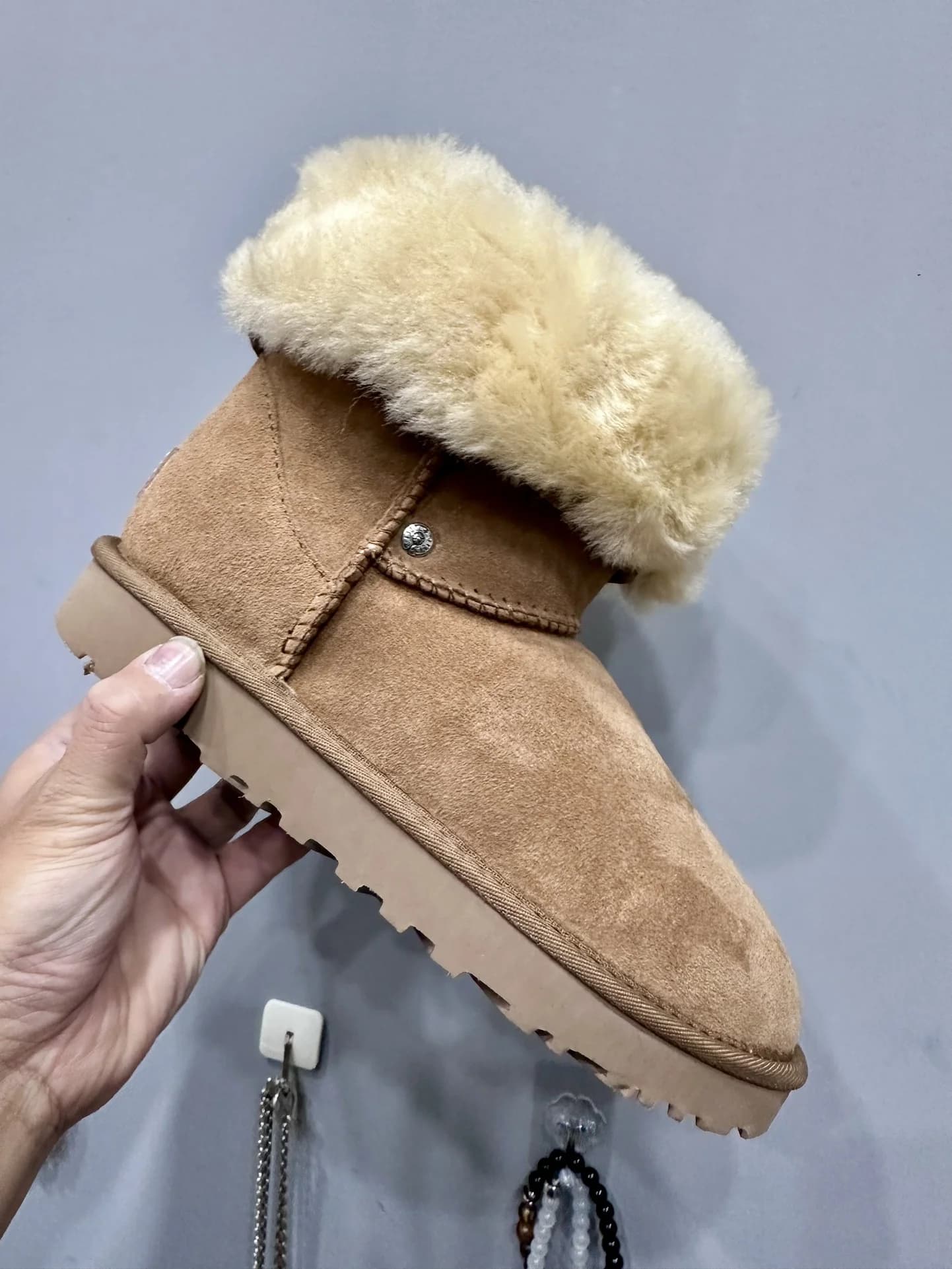 Сапоги-угги Chrome Hearts x UGG из замши с меховым отворотом