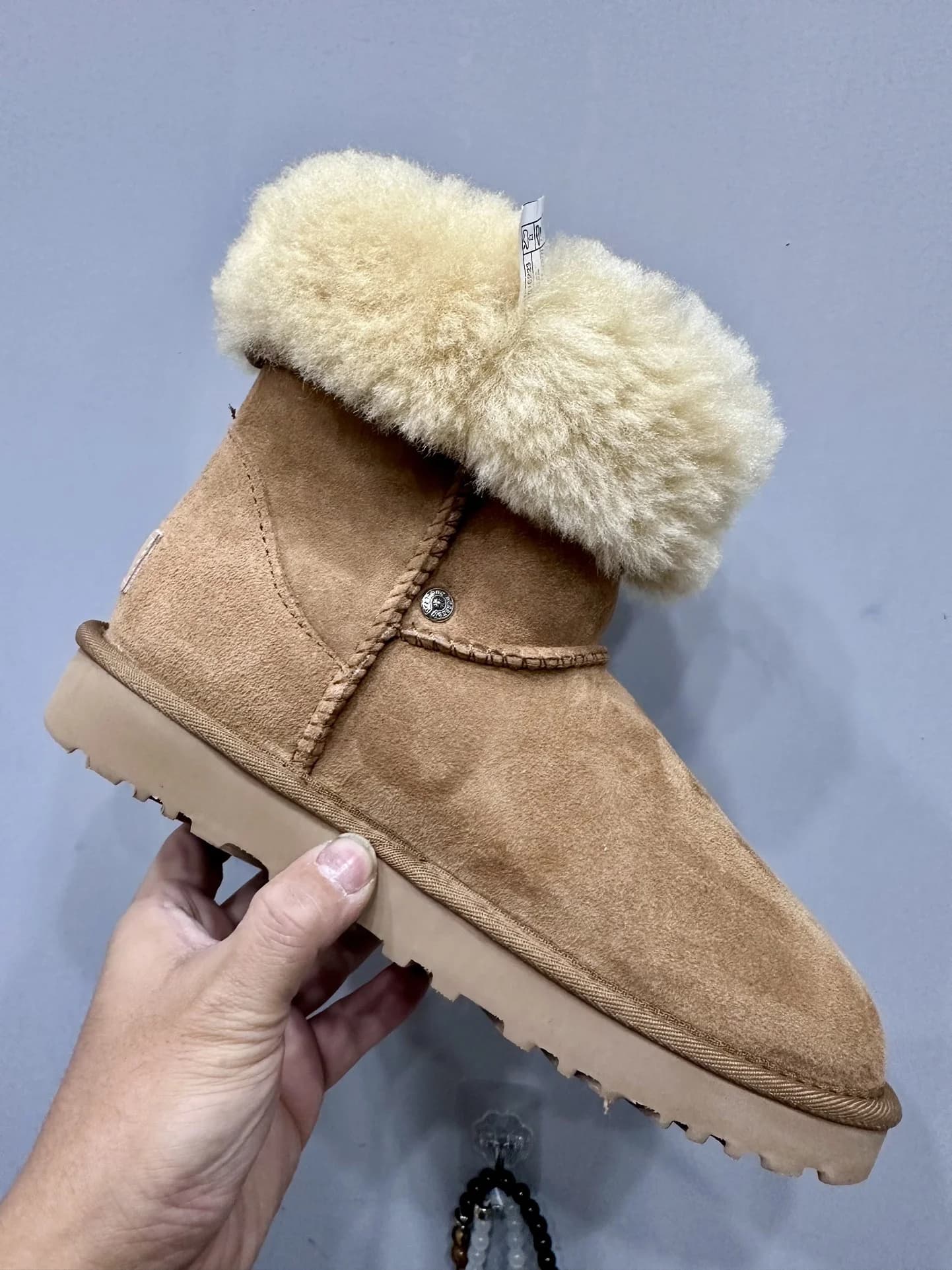 Сапоги-угги Chrome Hearts x UGG, вид сбоку на подошву