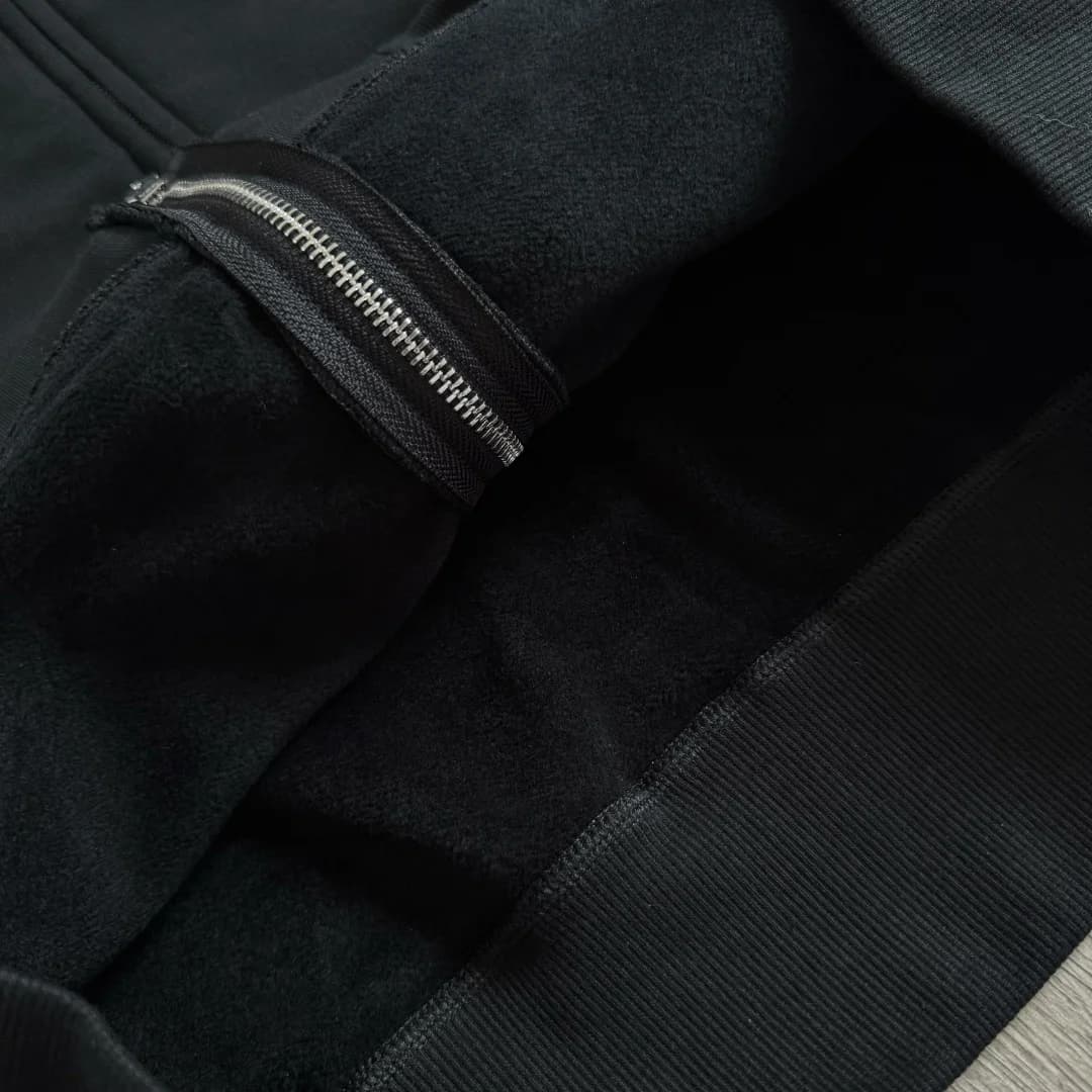 Внутренний шов и обработка молнии зип-худи Chrome Hearts