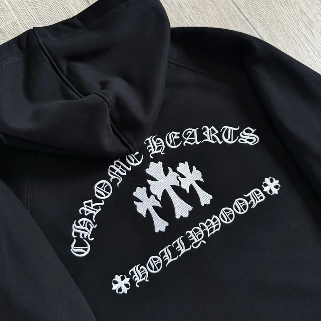 Капюшон и вышивка на спине зип-худи Chrome Hearts