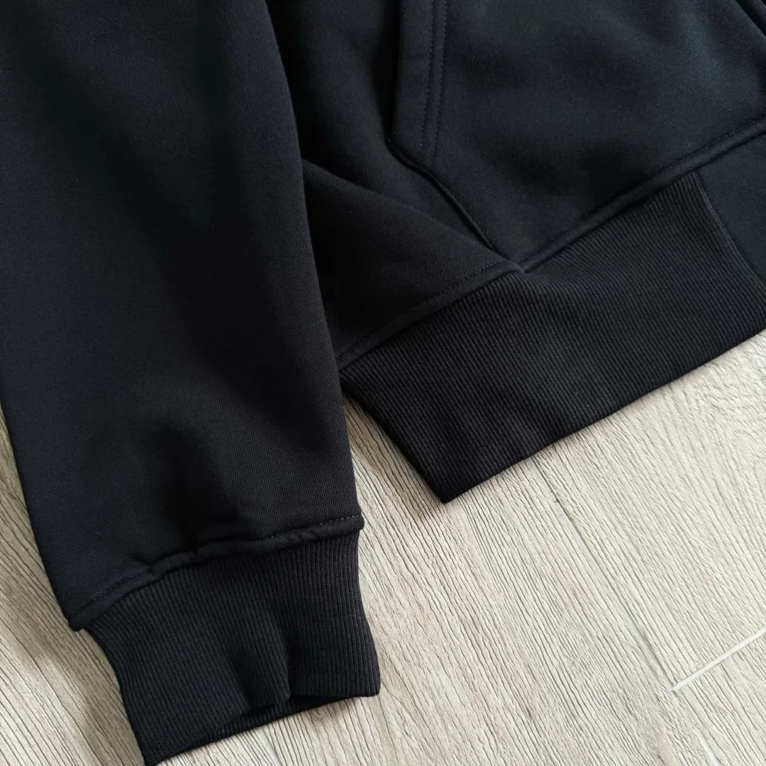 Эластичный манжет рукава и подол зип-худи Chrome Hearts