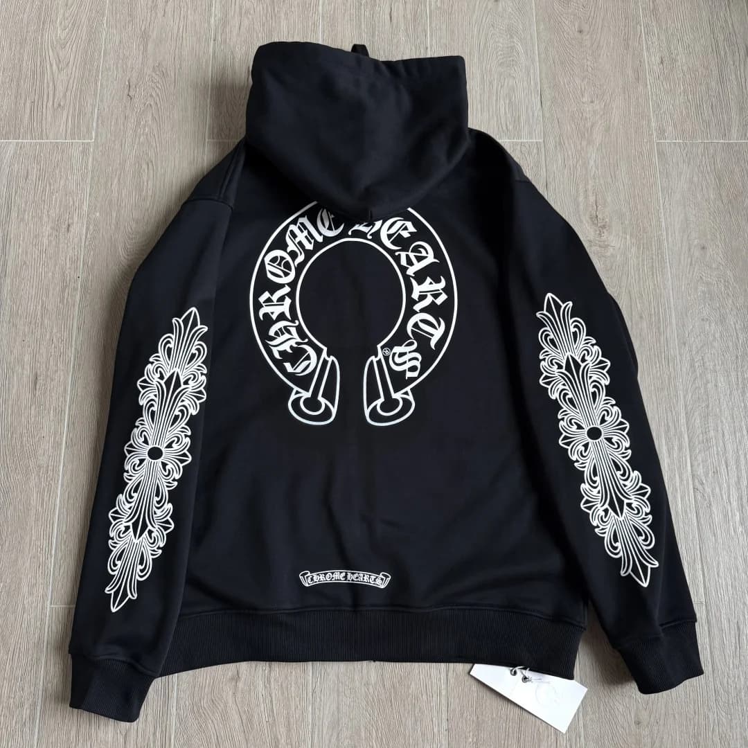 Черное зип-худи Chrome Hearts, вид сзади с принтом подковы