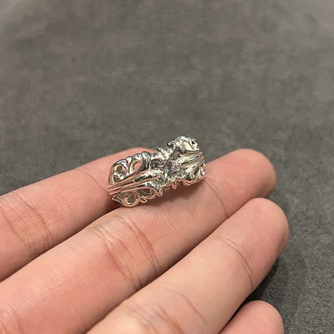 Фактурное серебряное кольцо Chrome Hearts с кристаллами
