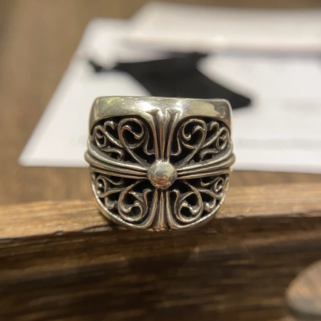Кольцо Oval Cross из серебра 925, вид спереди