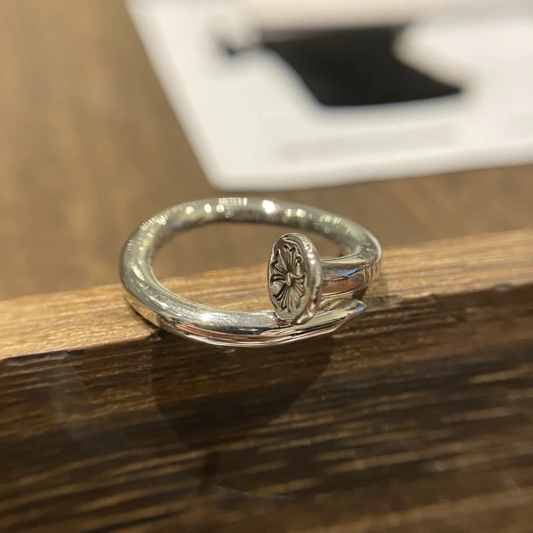 Кольцо-гвоздь Chrome Hearts Nail из серебра 925 пробы, вид сбоку
